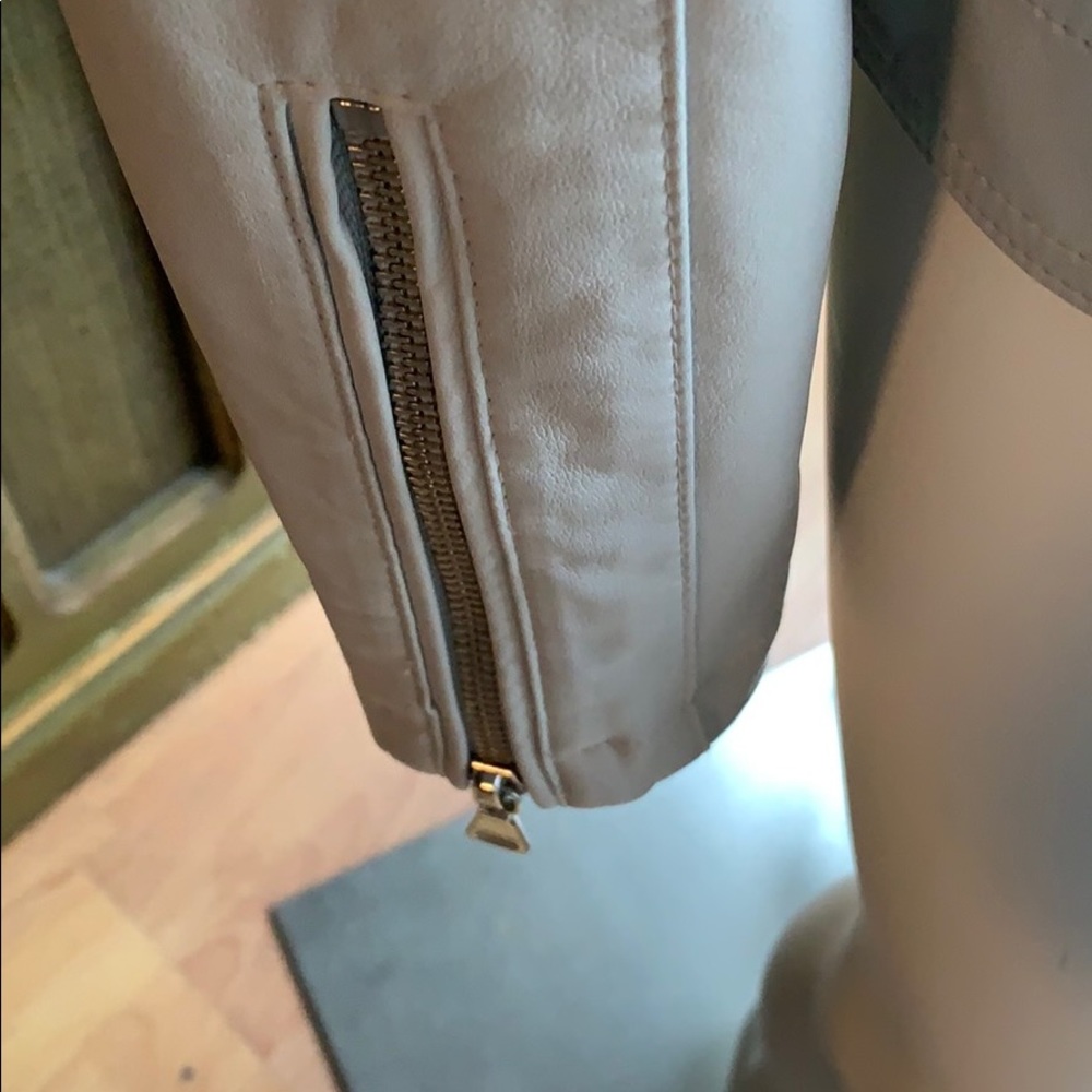 Jacket - Picture 4 of 16